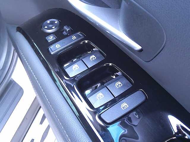 Hyundai TUCSON 1.6 TGDi Hybrid 230 Premium 5dr 2WD Auto Atlas White