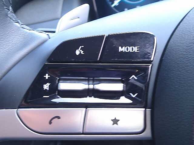 Hyundai TUCSON 1.6 TGDi Hybrid 230 Premium 5dr 2WD Auto Atlas White